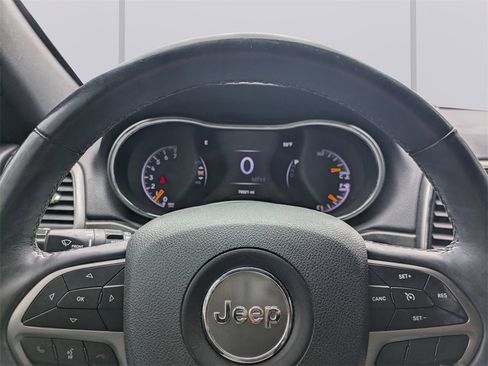 Used 2018 Jeep Grand Cherokee Altitude image 31
