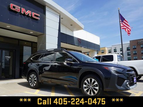Used 2025 Subaru Outback Limited AWD/4WD image 2