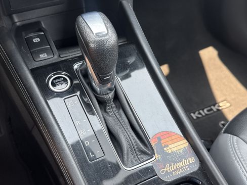 Used 2021 Nissan Kicks SR w/ SR Premium Package FWD image 23