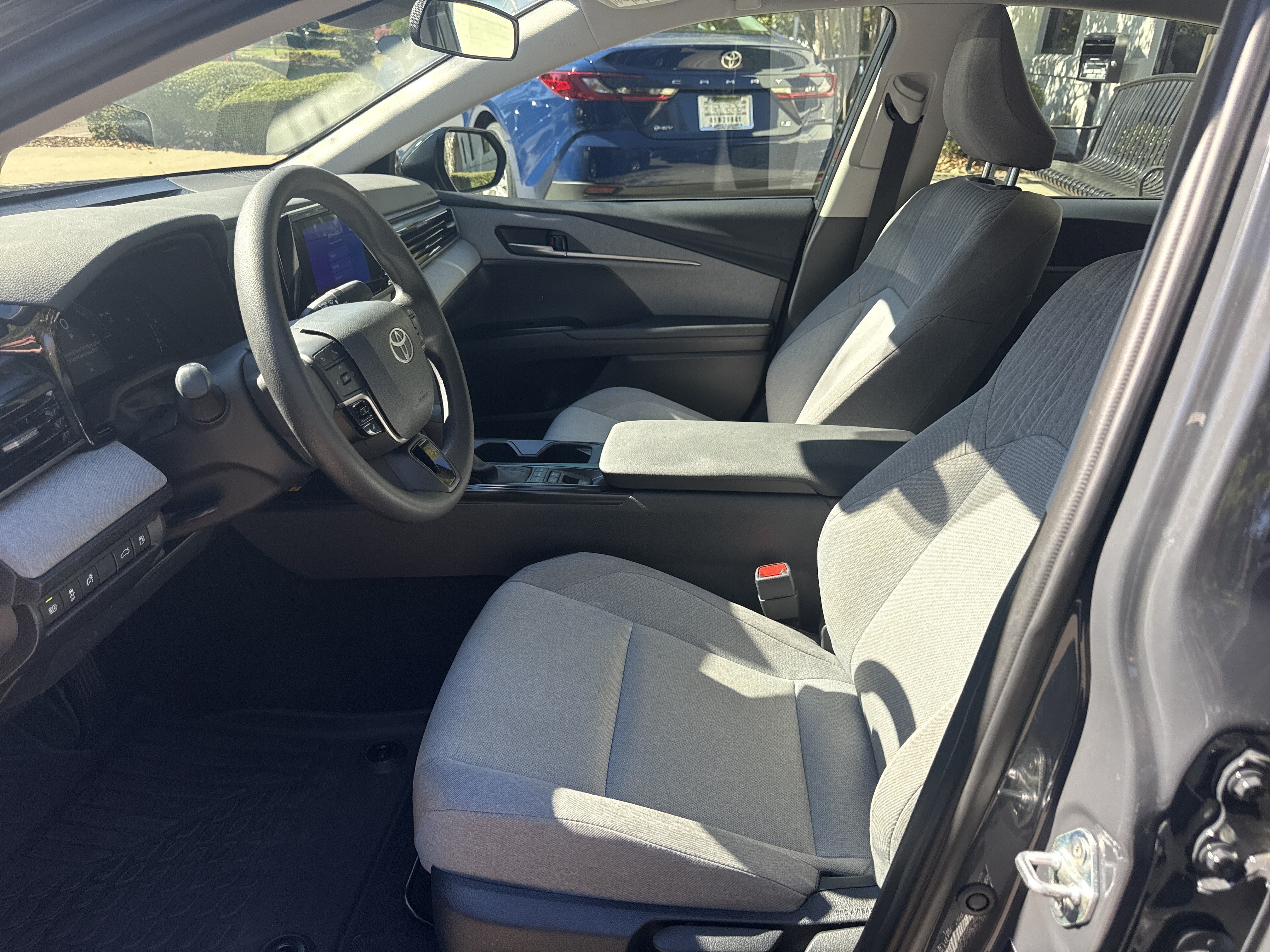 Used 2025 Toyota Camry LE FWD image 11