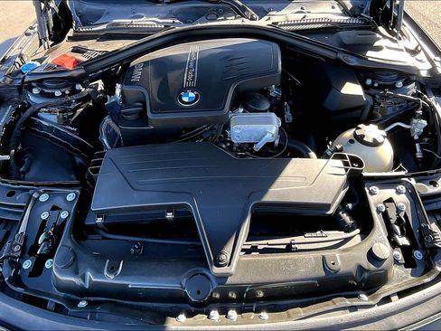 Used 2018 BMW 320i Sedan image 9