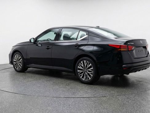 Used 2025 Nissan Altima 2.5 SV FWD image 6