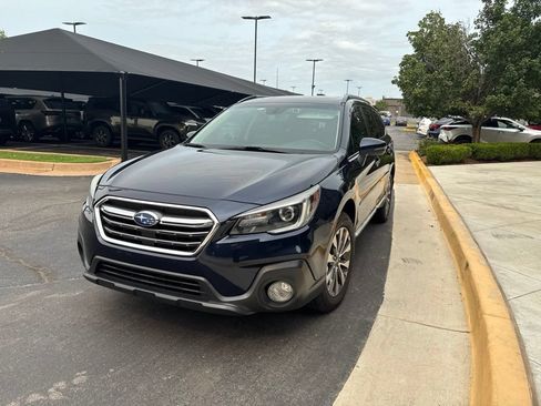 Used 2018 Subaru Outback 2.5i Touring AWD/4WD image 2