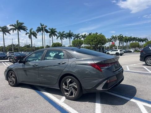 Used 2024 Hyundai Elantra SEL w/ Convenience Package image 13