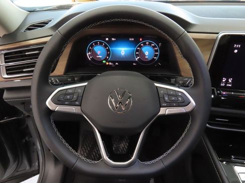 Used 2026 Volkswagen Atlas SE FWD image 15