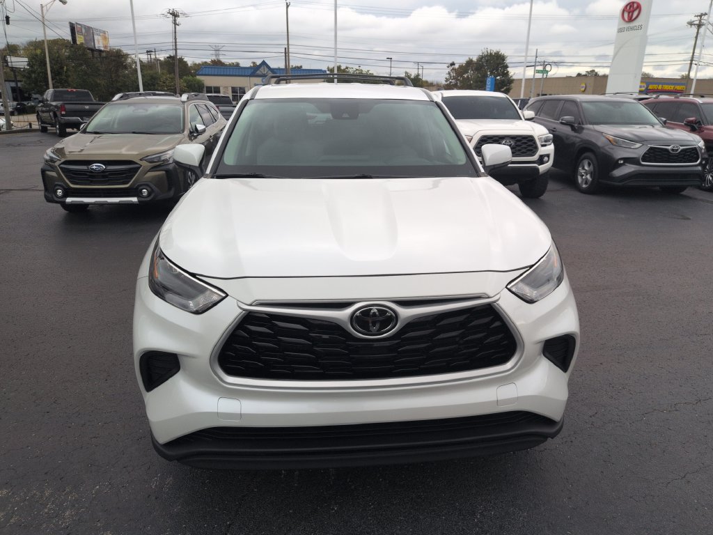 Used 2023 Toyota Highlander L FWD image 8