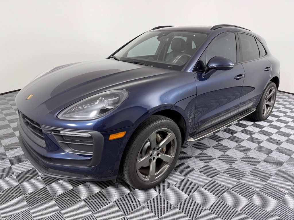 Certified 2023 Porsche Macan AWD/4WD image 8
