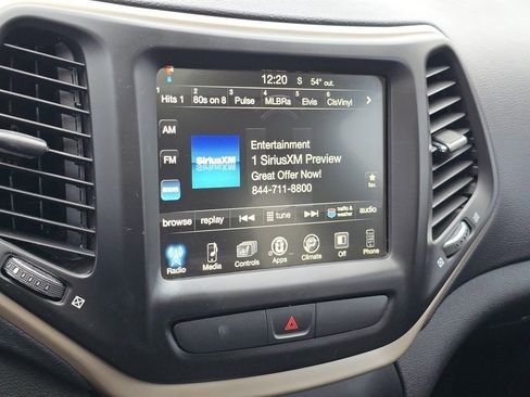 Used 2017 Jeep Cherokee Latitude w/ Cold Weather Group image 32