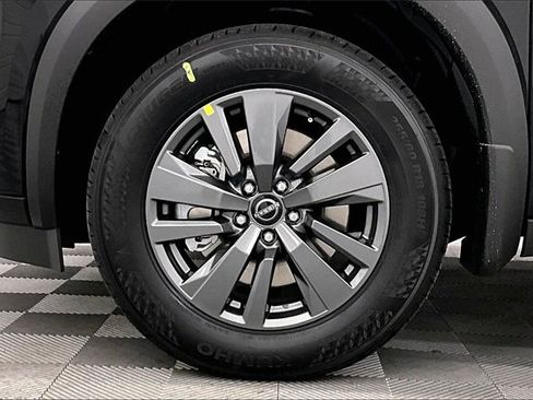 New 2025 Nissan Pathfinder S image 12