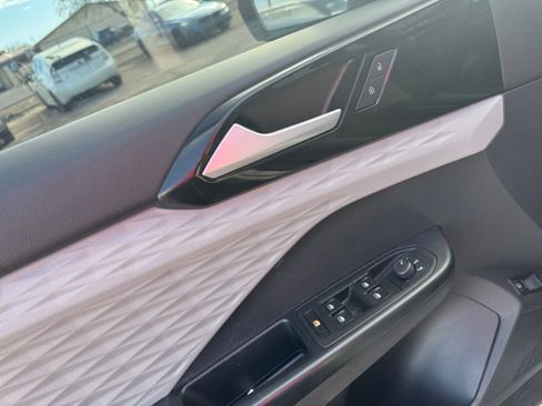 Used 2022 Volkswagen Taos S image 11