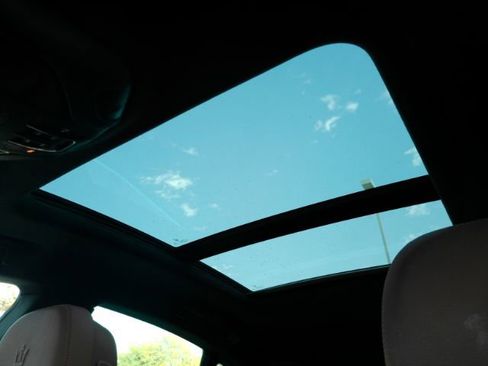 Used 2022 Maserati Levante GT image 7