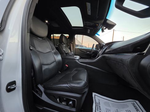 Used 2017 Cadillac Escalade Platinum image 14