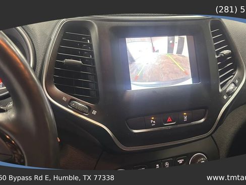 Used 2021 Jeep Cherokee Latitude Plus FWD image 13