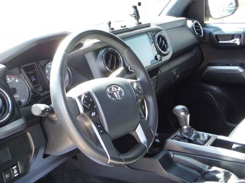 Used 2020 Toyota Tacoma TRD Sport AWD/4WD image 23