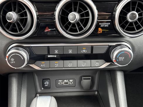 Used 2025 Nissan Sentra SV image 24