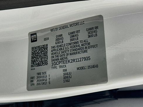 Used 2024 Chevrolet Colorado Trail Boss w/ Technology Package AWD/4WD image 12