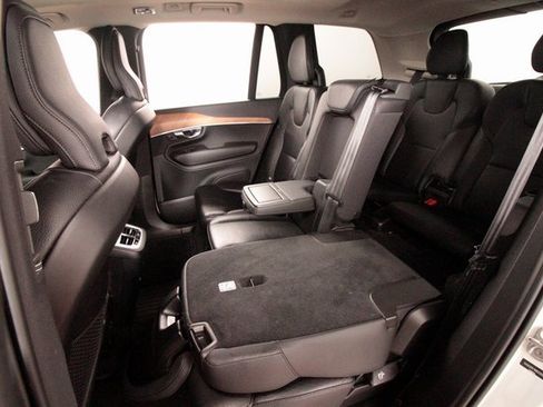 Certified 2022 Volvo XC90 T6 Momentum w/ Protection Package image 31