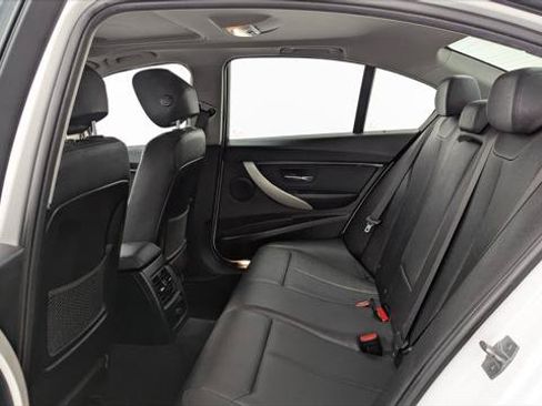 Used 2018 BMW 320i xDrive Sedan AWD/4WD image 16