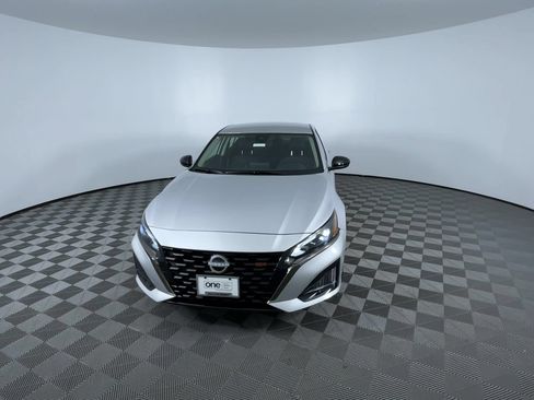 Certified 2025 Nissan Altima 2.5 SR AWD/4WD image 3