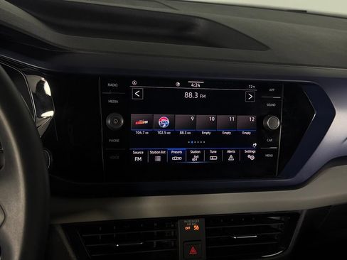 Used 2023 Volkswagen Taos SE w/ Panoramic Sunroof Package FWD image 18