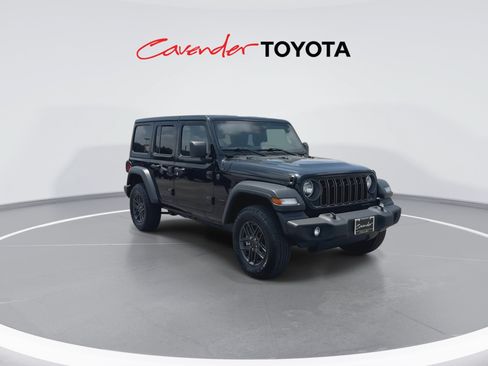 Used 2025 Jeep Wrangler Unlimited Sport AWD/4WD image 2