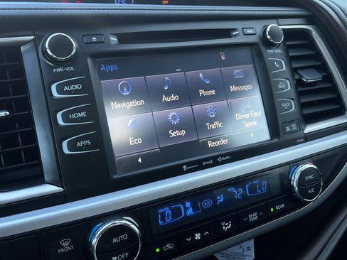 Used 2019 Toyota Highlander XLE image 28