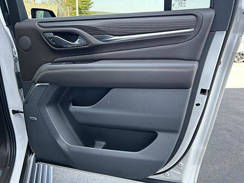 Used 2021 GMC Yukon XL Denali w/ Denali Premium Package image 30