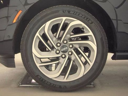 Used 2025 Lincoln Navigator Reserve AWD/4WD image 9