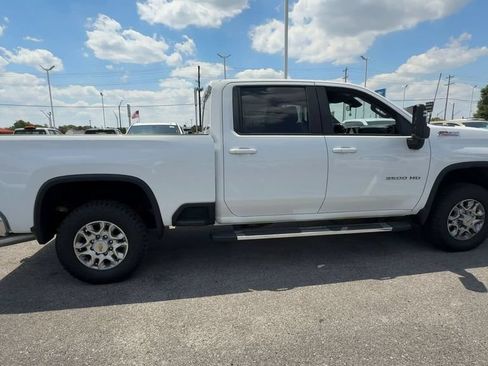 Used 2024 Chevrolet Silverado 2500 LT AWD/4WD image 9