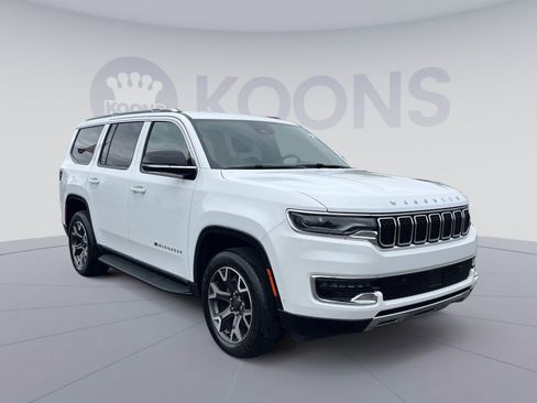 Used 2024 Jeep Wagoneer Series III AWD/4WD image 18