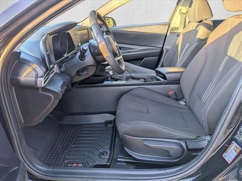 Used 2023 Hyundai Elantra SEL image 17