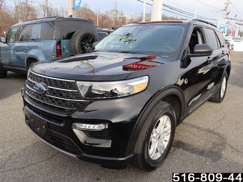 Used 2022 Ford Explorer XLT w/ Equipment Group 202A image 8