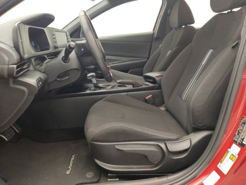 Used 2025 Hyundai Elantra Sport FWD image 17