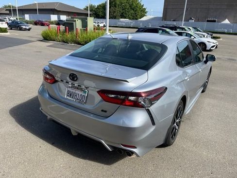 Used 2021 Toyota Camry SE FWD image 5