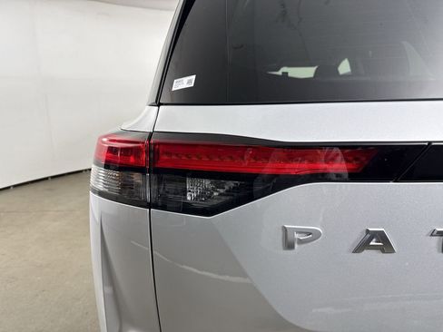 New 2025 Nissan Pathfinder SL image 28