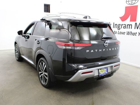 Used 2024 Nissan Pathfinder Platinum FWD image 3