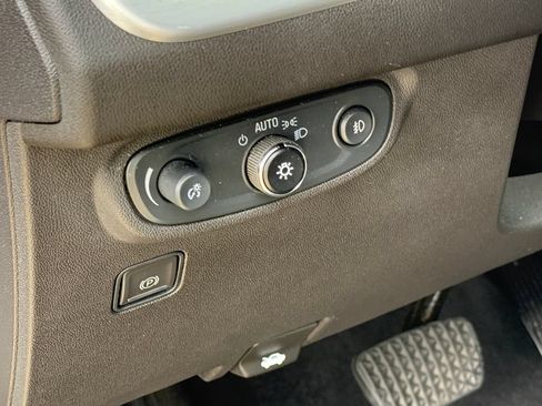 Used 2024 GMC Terrain SLT AWD/4WD image 19