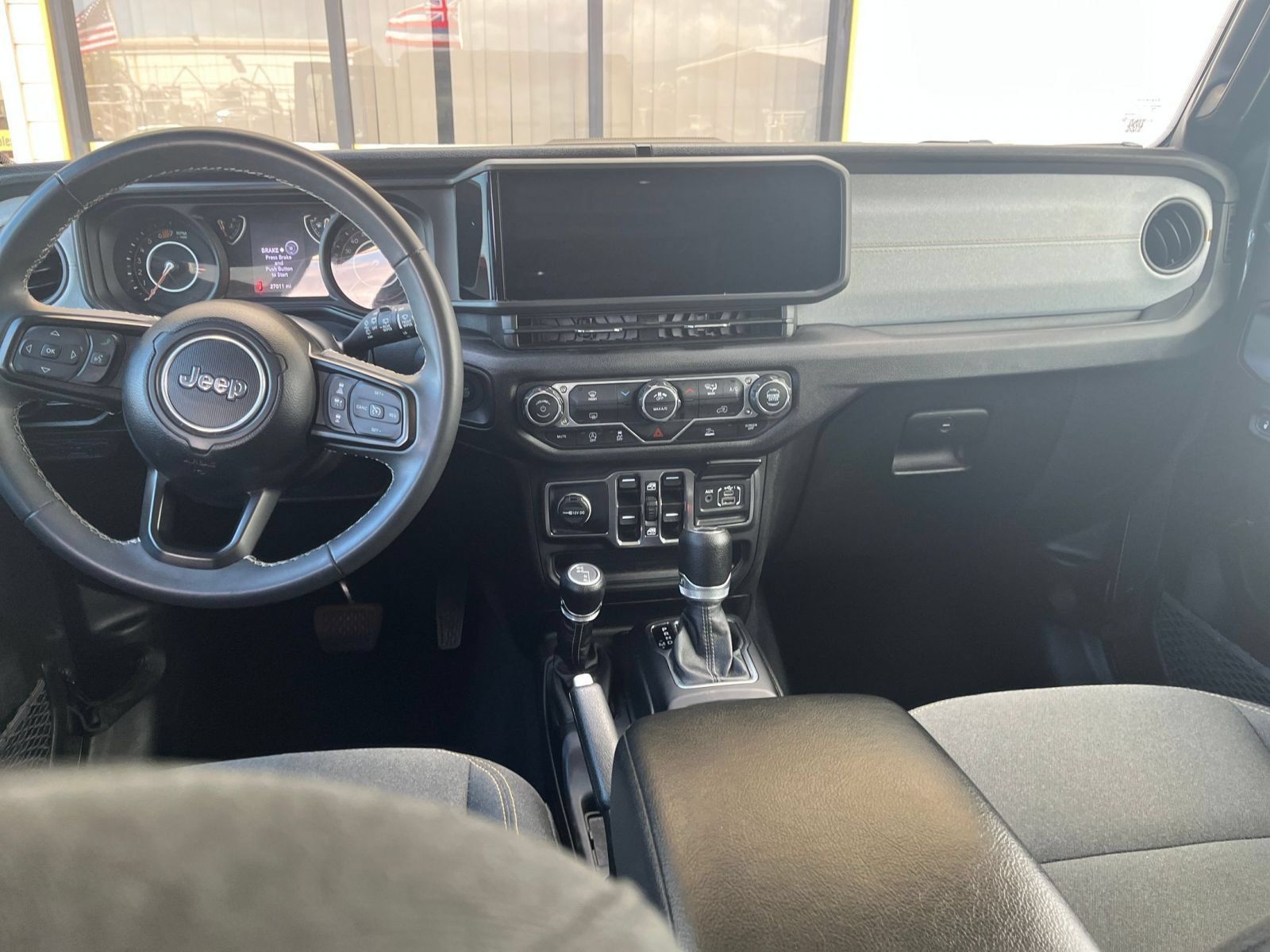 Used 2025 Jeep Wrangler Unlimited Sport AWD/4WD image 31