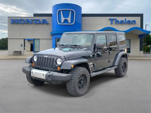 Used 2011 Jeep Wrangler Unlimited Sahara w/ Connectivity Group AWD/4WD image 2