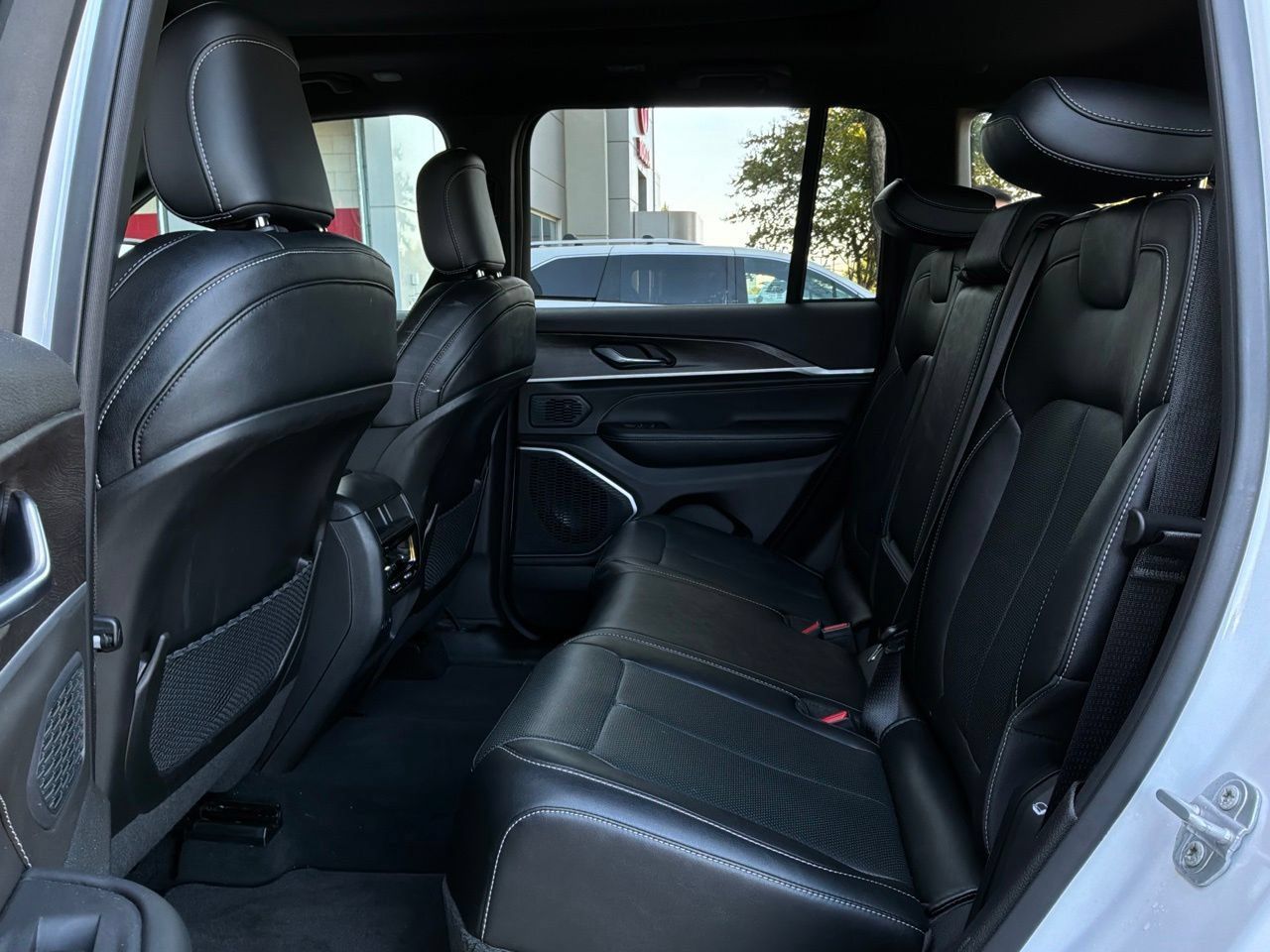 Used 2026 Jeep Grand Cherokee Limited AWD/4WD image 12