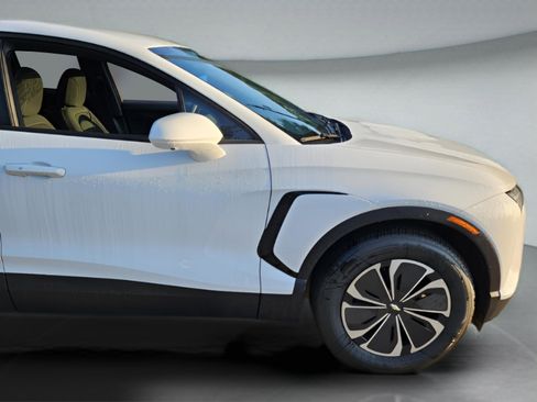 New 2025 Chevrolet Blazer EV LT image 23
