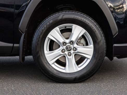Certified 2021 Toyota RAV4 XLE FWD image 4
