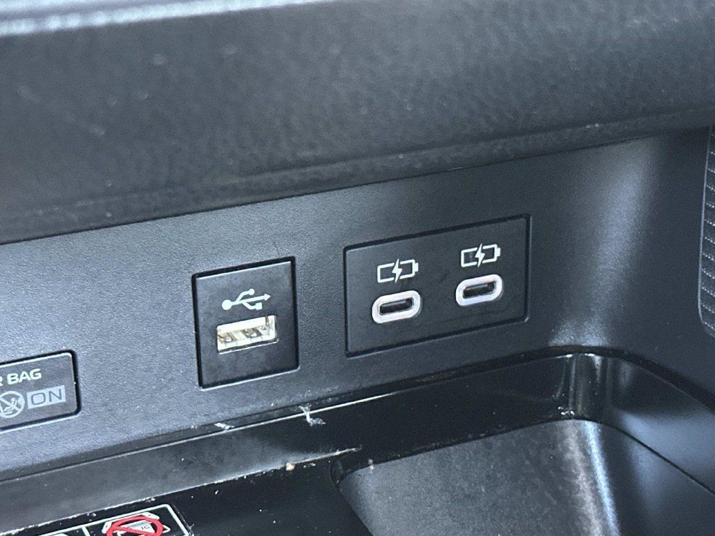 Used 2025 Toyota Camry SE FWD image 37
