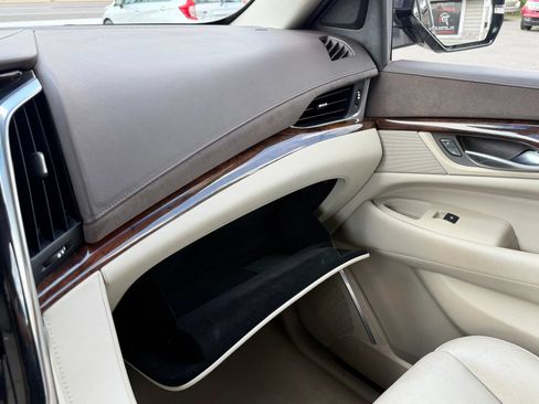 Used 2017 Cadillac Escalade Luxury AWD/4WD image 53