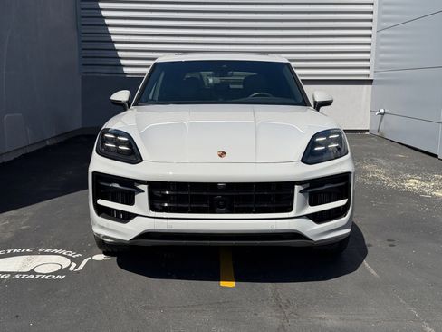 Certified 2026 Porsche Cayenne S AWD/4WD image 6