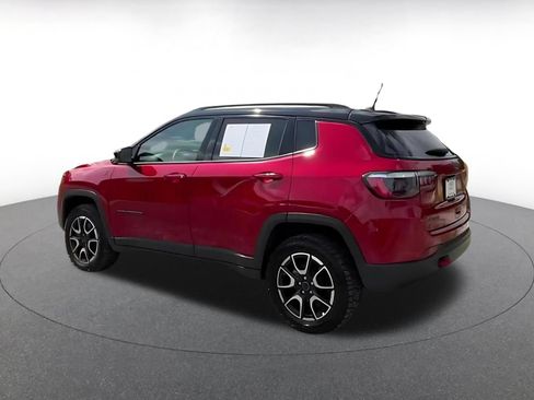 Used 2025 Jeep Compass Trailhawk AWD/4WD image 10