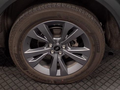Used 2022 Ford Explorer XLT w/ Equipment Group 202A AWD/4WD image 30