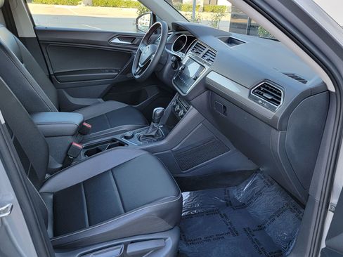 Used 2021 Volkswagen Tiguan SE image 29