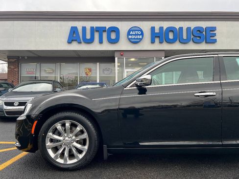 Used 2015 Chrysler 300 C image 37
