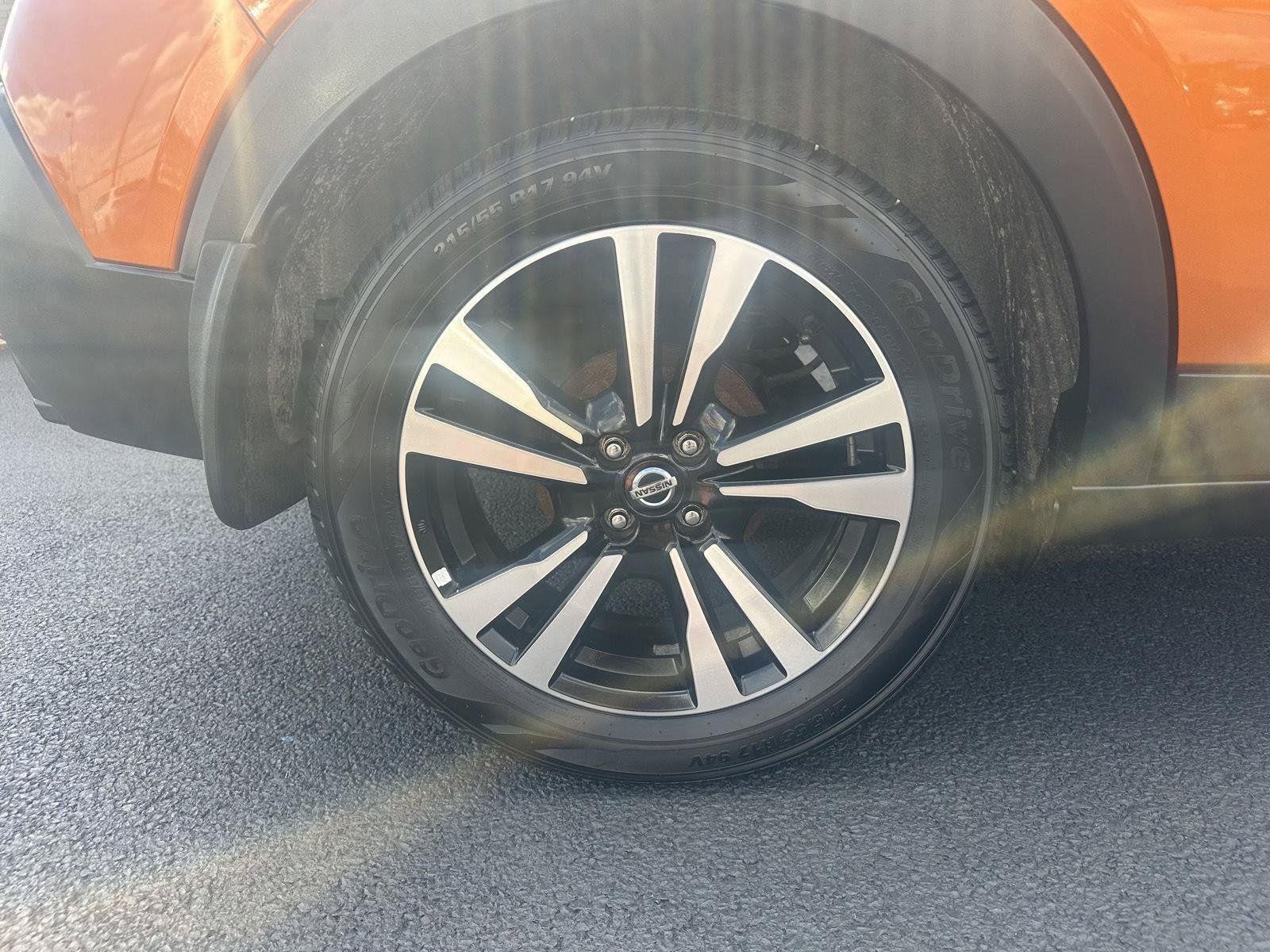 Used 2020 Nissan Kicks SR w/ SR Premium Package FWD image 15